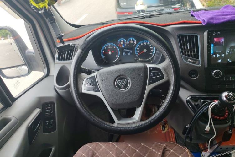 Used Foton Toano 2023 Joy Elephant Multi-Function 2.0T Manual Long-Wheelbase Mid-Roof Model with Single Rear Tire Available in 5/6/7/9-Seater Configurations Steering Wheel