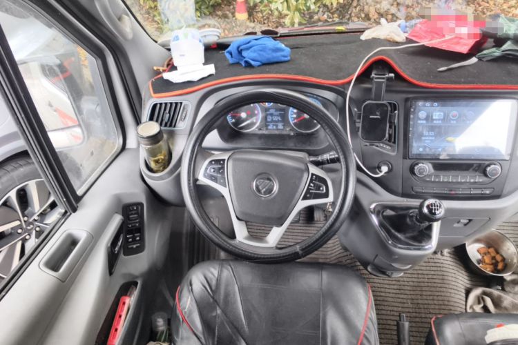 Used Foton Toano 2023 Joy Elephant Multi-Function 2.0T Manual Long-Wheelbase Mid-Roof Model with Single Rear Tire Available in 5/6/7/9-Seater Configurations Steering Wheel
