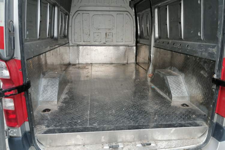 Used Foton Toano 2023 2.0T Manual Jixiang Van Extended Wheelbase Ultra-High Roof Rear Single Tire 3-Seater Trunk