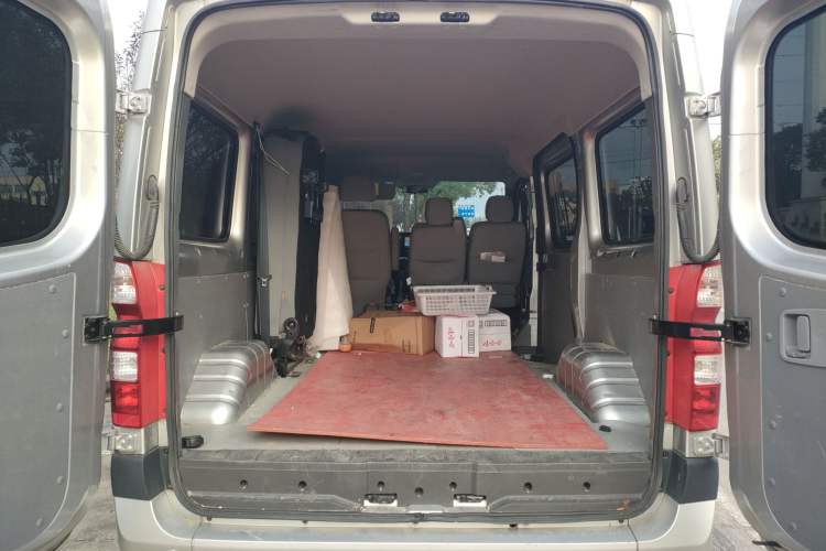 Used Foton Toano 2023 2.0T Automatic Urban Edition Multi-Function Short Wheelbase Low Roof Rear Single Tire – Available in 5/6/9-Seater Configurations Trunk