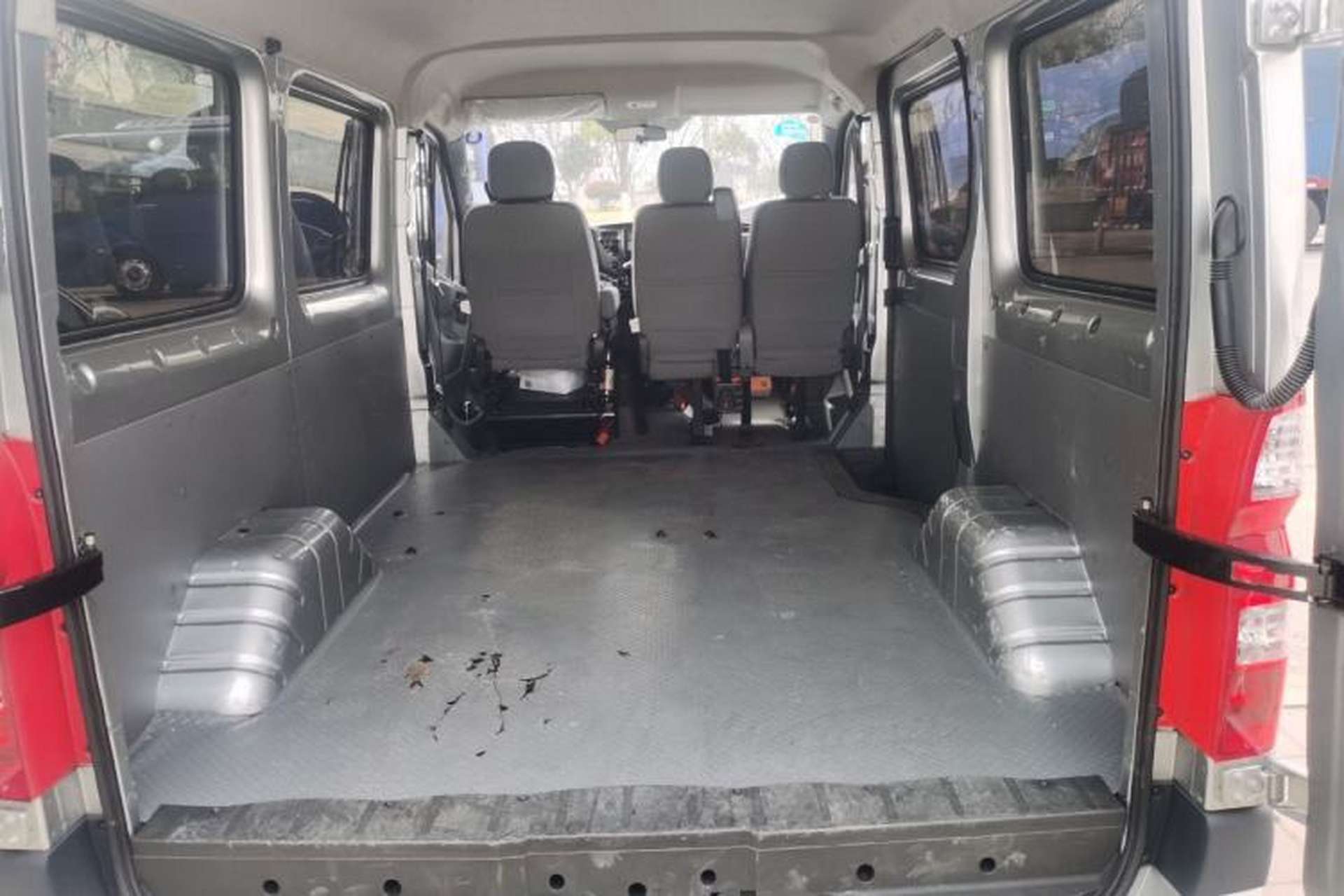 Used Foton Toano 2023 2.0T Manual Urban Version Short Wheelbase Low Roof with Single Rear Tire Available in 5/6/9-Seater Configurations Trunk