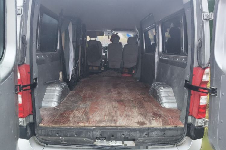 Used Foton Toano 2023 Joy Elephant Multi-Function 2.0T Manual Long-Wheelbase Mid-Roof Model with Single Rear Tire Available in 5/6/7/9-Seater Configurations Trunk