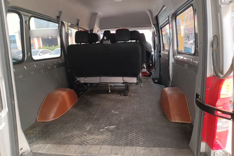 Used Foton Toano 2023 Joy Elephant Multi-Function 2.0T Manual Long-Wheelbase Mid-Roof Model with Single Rear Tire Available in 5/6/7/9-Seater Configurations Trunk