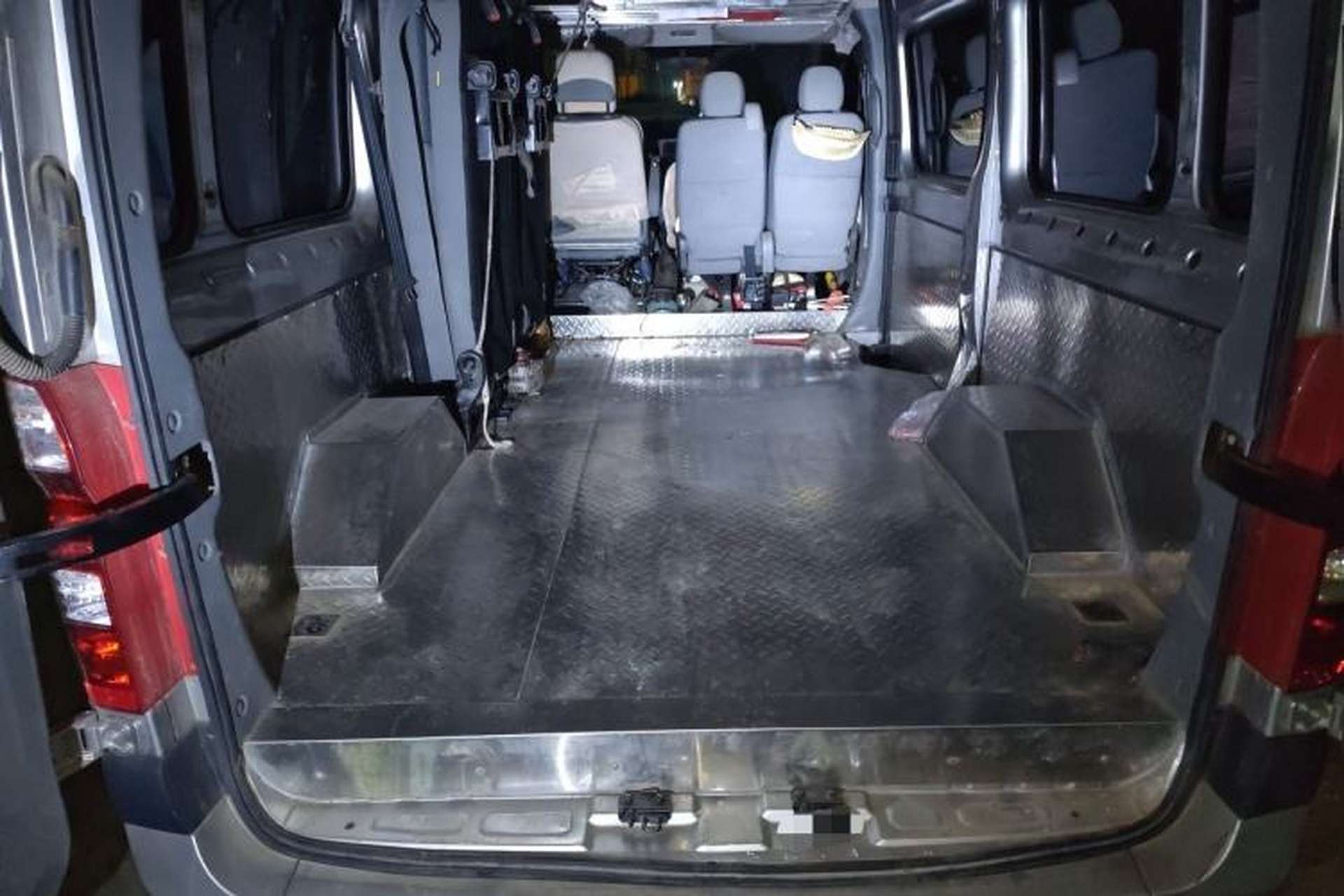 Used Foton Toano 2023 Joy Elephant Multi-Function 2.0T Manual Long-Wheelbase Mid-Roof Model with Single Rear Tire Available in 5/6/7/9-Seater Configurations Trunk