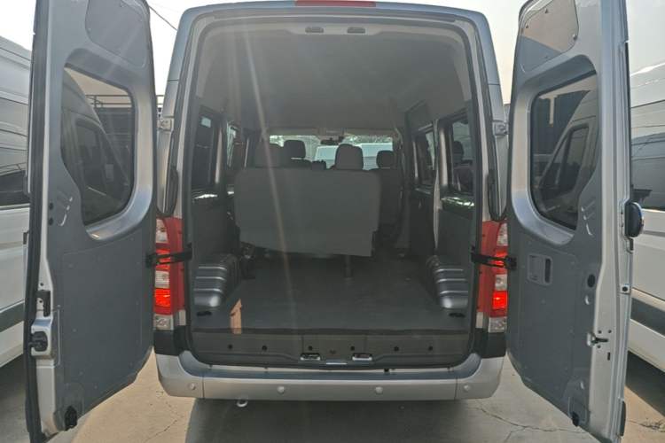 Used Foton Toano 2023 2.0T Automatic Jixiang Long-Wheelbase Mid-Height Rear Single Tire 7/9-Seater Trunk