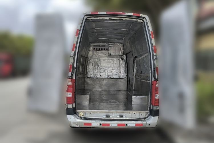 Used Foton Toano 2023 2.5T Manual Jixiang Van Long Wheelbase Ultra-High Roof with Rear Dual Tires 3-Seater Trunk