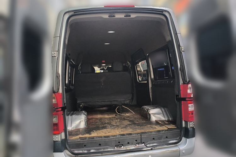 Used Foton Toano 2023 2.8T Manual Jixiang Long Wheelbase Mid-Top with Rear Dual Tires 7/9 Seats Trunk