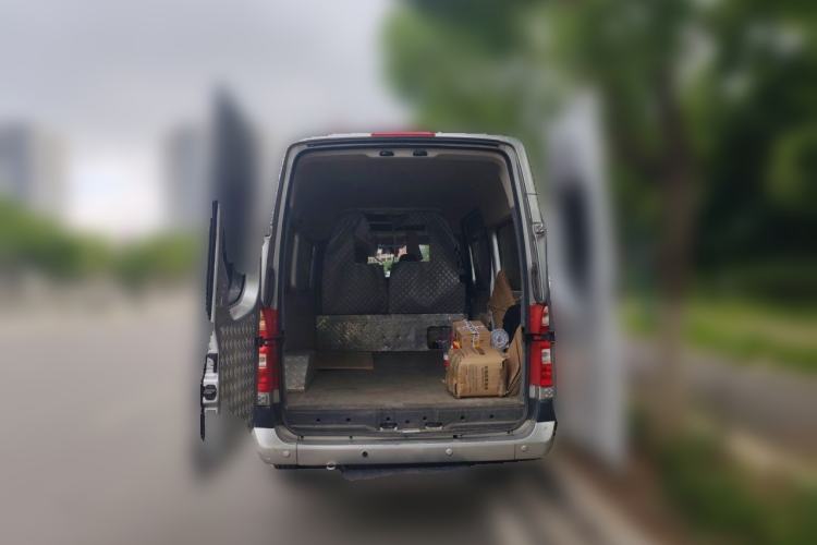 Used Foton Toano 2023 Joy Elephant Multi-Function 2.0T Manual Long-Wheelbase Mid-Roof Model with Single Rear Tire Available in 5/6/7/9-Seater Configurations Trunk