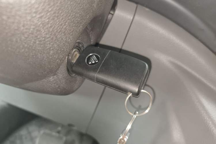 Used Foton Toano 2023 2.0T Automatic Jixiang Multi-Function Long-Wheelbase Mid-Height Rear Single Tire – Available in 6/7/9-Seater Configurations Vehicle Key