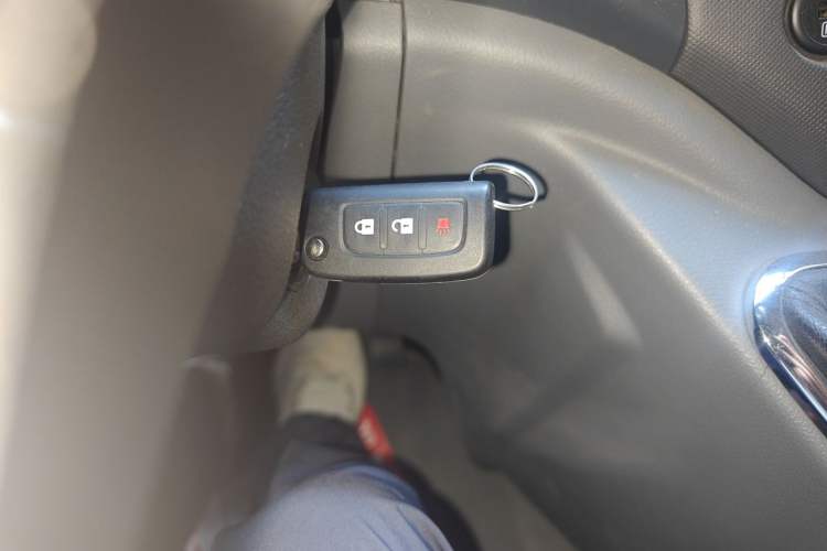 Used Foton Toano 2023 Joy Elephant Multi-Function 2.0T Manual Long-Wheelbase Mid-Roof Model with Single Rear Tire Available in 5/6/7/9-Seater Configurations Vehicle Key