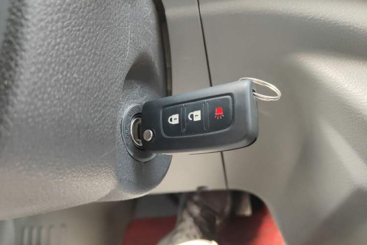 Used Foton Toano 2023 2.0T Automatic Jixiang Multi-Function Long-Wheelbase Mid-Height Rear Single Tire – Available in 6/7/9-Seater Configurations Vehicle Key