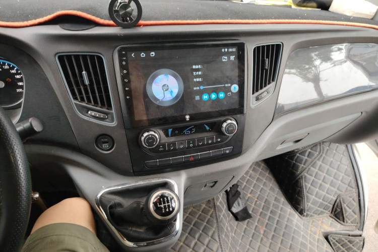 Used Foton Toano 2023 2.5T Manual Jixiang Van Extended Wheelbase Mid-Roof Design with Rear Dual Tires 3-Seater Audio And AC Panel