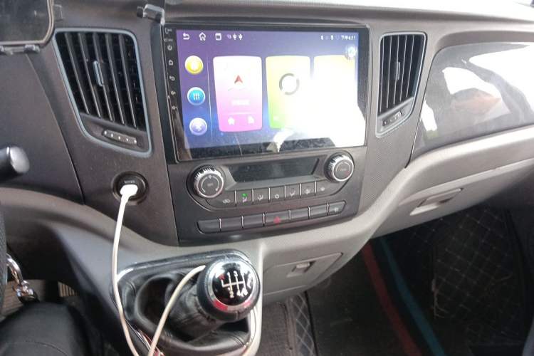 Used Foton Toano 2023 Joy Elephant Multi-Function 2.0T Manual Long-Wheelbase Mid-Roof Model with Single Rear Tire Available in 5/6/7/9-Seater Configurations Audio And AC Panel