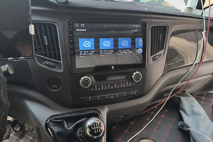 Used Foton Toano 2023 2.8T Manual Jixiang Van Extended Wheelbase Ultra-High Roof with Rear Dual Tires 3-Seater Audio And AC Panel