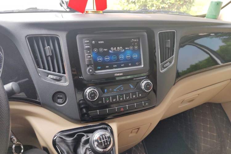 Used Foton Toano 2023 2.0T Manual Jixiang Long Wheelbase Mid-Top Rear Single Tire 7/9-Seater Audio And AC Panel
