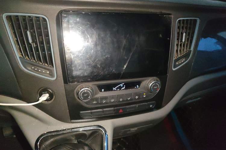 Used Foton Toano 2023 Urban Edition Van 2.0T Manual Short Wheelbase Mid-Height Roof Rear Single Tire 3-Seater Audio And AC Panel
