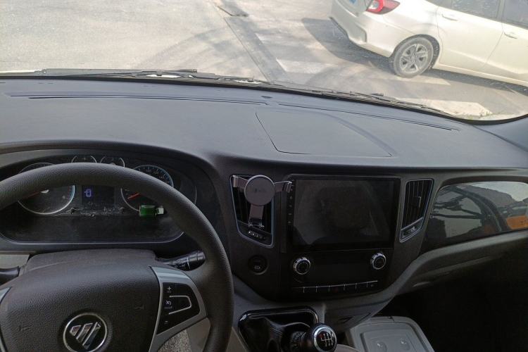Used Foton Toano 2023 Cummins 2.8T Manual Jixiang Van Extended Wheelbase Mid-Roof Design Rear Dual Tires 3-Seater Configuration Center Console
