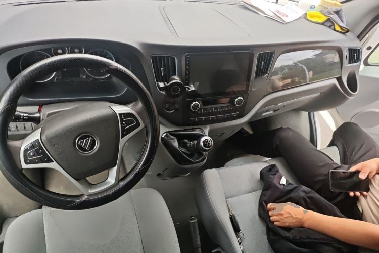 Used Foton Toano 2023 2.8T Manual Jixiang Van Extended Wheelbase Mid-Height Roof Rear Dual Tires 3-Seater Center Console