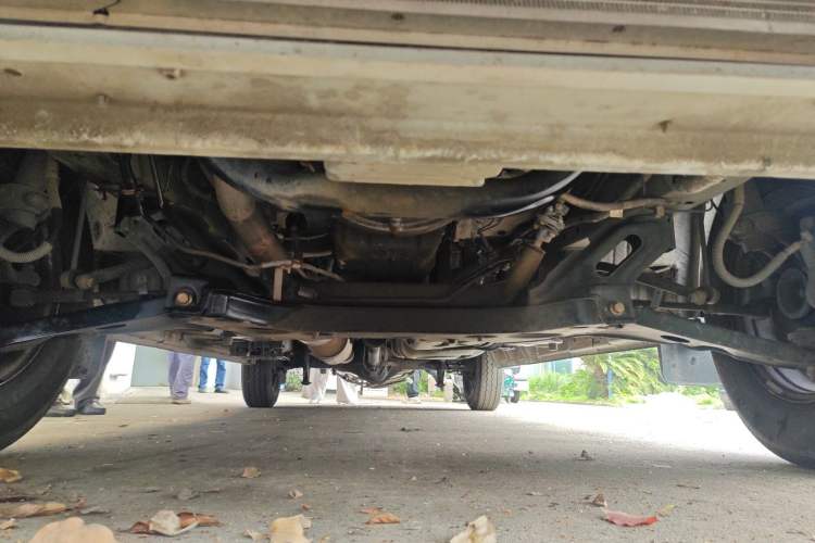Used Foton Toano 2023 2.0T Automatic Jixiang Long-Wheelbase Mid-Height Rear Single Tire 7/9-Seater Chassis Front