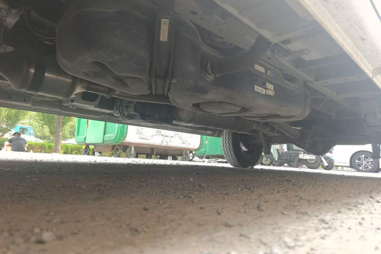 Used Foton Toano 2023 2.0T Automatic Jixiang Long-Wheelbase Mid-Height Rear Single Tire 7/9-Seater Chassis Front Left