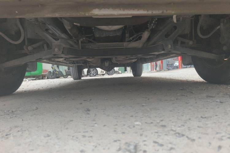 Used Foton Toano 2023 2.0T Automatic Jixiang Long-Wheelbase Mid-Height Rear Single Tire 7/9-Seater Chassis Front