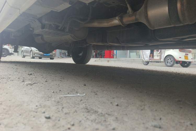 Used Foton Toano 2023 2.0T Automatic Jixiang Long-Wheelbase Mid-Height Rear Single Tire 7/9-Seater Chassis Front Right