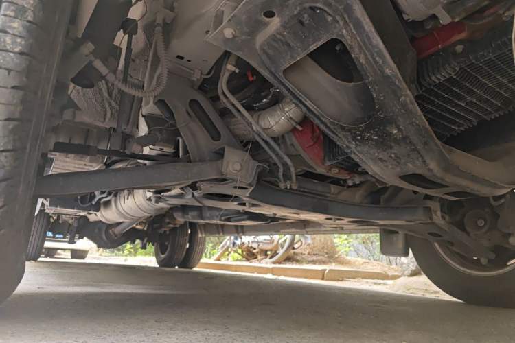 Used Foton Toano 2023 Cummins 2.8T Manual Jixiang Multi-Function Long-Wheelbase Mid-Roof Model with Rear Dual Tires Available in 7/9-Seater Configurations Chassis Front Right