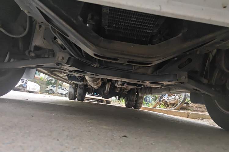 Used Foton Toano 2023 Cummins 2.8T Manual Jixiang Multi-Function Long-Wheelbase Mid-Roof Model with Rear Dual Tires Available in 7/9-Seater Configurations Chassis Front