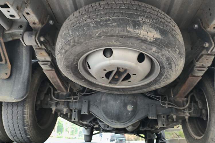 Used Foton Toano 2023 2.8T Manual Jixiang Van Extended Wheelbase Ultra-High Roof with Rear Dual Tires 3-Seater Chassis Rear
