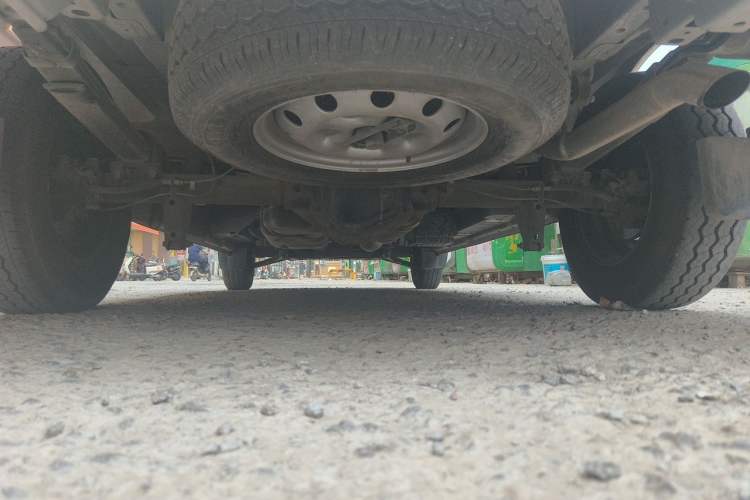 Used Foton Toano 2023 2.0T Automatic Jixiang Long-Wheelbase Mid-Height Rear Single Tire 7/9-Seater Chassis Rear