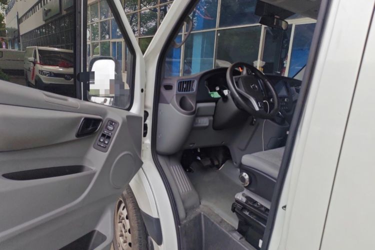 Used Foton Toano 2023 2.0T Automatic Jixiang Long-Wheelbase Mid-Height Rear Single Tire 7/9-Seater Driver Seat