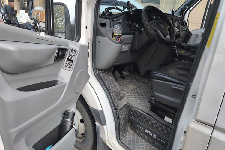 Used Foton Toano 2023 2.8T Manual Jixiang Van Extended Wheelbase Ultra-High Roof with Rear Dual Tires 3-Seater Driver Seat