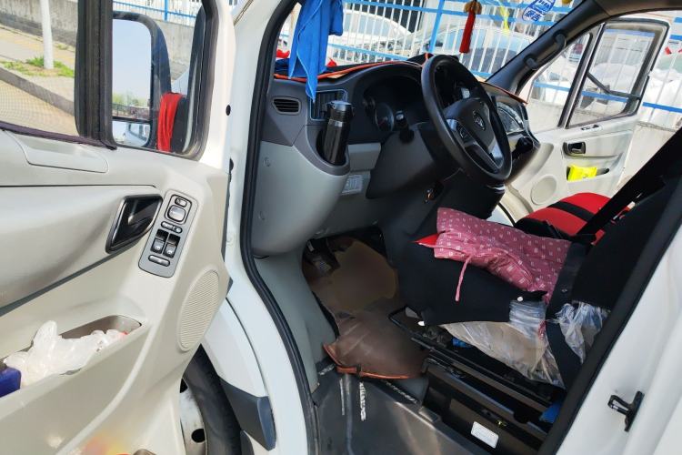 Used Foton Toano 2023 2.5T Manual Jixiang Van Extended Wheelbase Mid-Roof Design with Rear Dual Tires 3-Seater Driver Seat