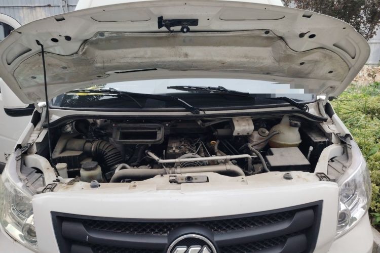 Used Foton Toano 2023 2.5T Manual Jixiang Van Extended Wheelbase Mid-Roof Design with Rear Dual Tires 3-Seater Engine Bay