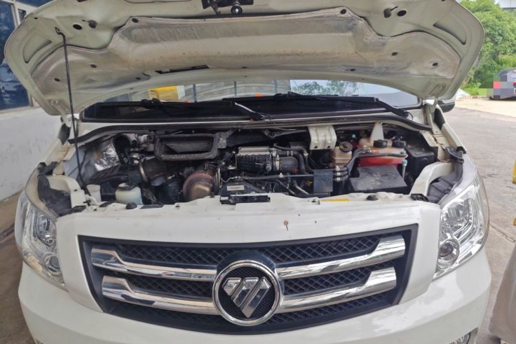 Used Foton Toano 2023 2.0T Automatic Jixiang Long-Wheelbase Mid-Height Rear Single Tire 7/9-Seater Engine Bay