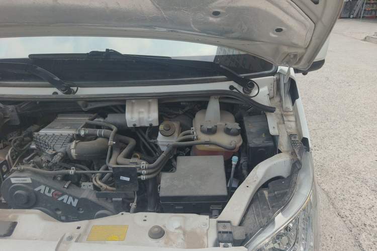 Used Foton Toano 2023 2.0T Automatic Jixiang Long-Wheelbase Mid-Height Rear Single Tire 7/9-Seater Engine Bay Left