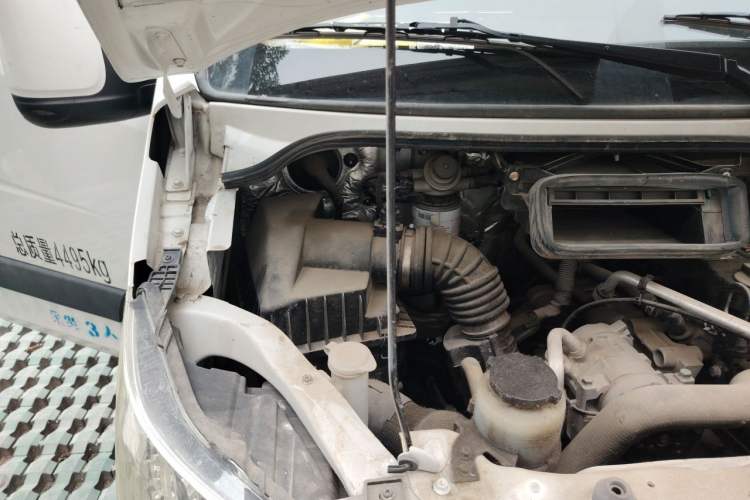 Used Foton Toano 2023 2.5T Manual Jixiang Van Extended Wheelbase Mid-Roof Design with Rear Dual Tires 3-Seater Engine Bay Right