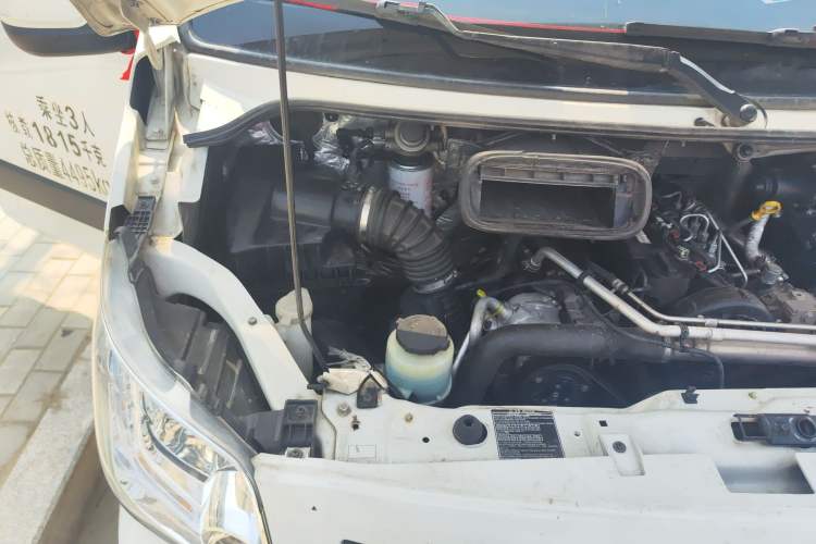 Used Foton Toano 2023 2.5T Manual Jixiang Van Extended Wheelbase Mid-Roof Design with Rear Dual Tires 3-Seater Engine Bay Right