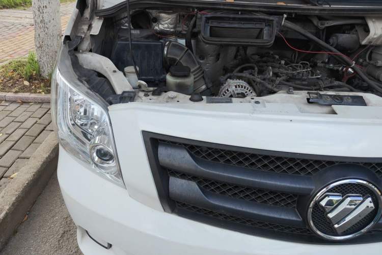 Used Foton Toano 2023 Cummins 2.8T Manual Jixiang Van Extended Wheelbase Ultra-High Roof Rear Dual Tires 3-Seater Engine Bay Right
