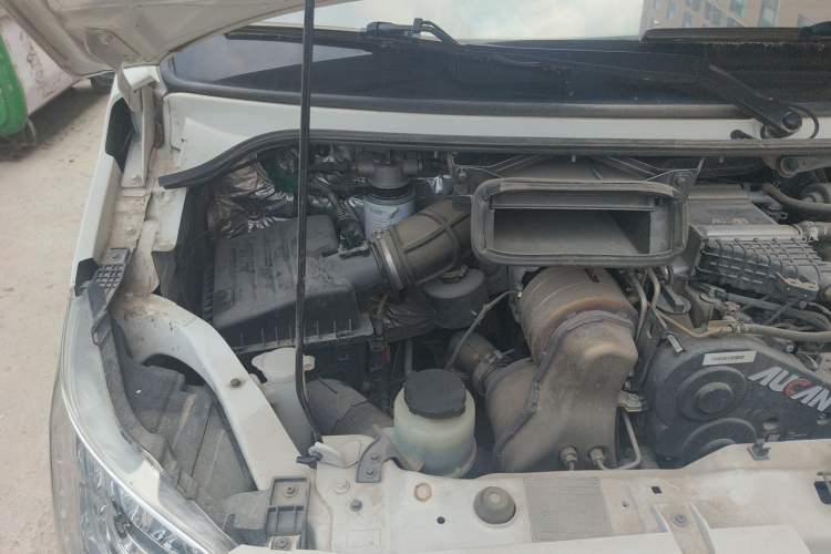 Used Foton Toano 2023 2.0T Automatic Jixiang Long-Wheelbase Mid-Height Rear Single Tire 7/9-Seater Engine Bay Right