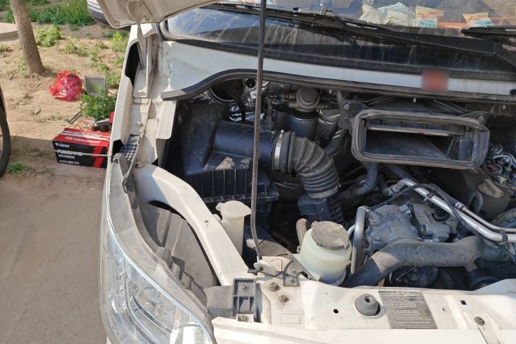 Used Foton Toano 2023 2.8T Manual Jixiang Van Extended Wheelbase Mid-Height Roof Rear Dual Tires 3-Seater Engine Bay Right