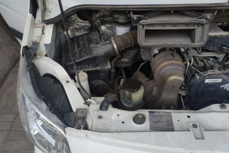 Used Foton Toano 2023 Joy Elephant Multi-Function 2.0T Manual Long-Wheelbase Mid-Roof Model with Single Rear Tire Available in 5/6/7/9-Seater Configurations Engine Bay Right
