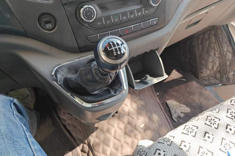 Used Foton Toano 2023 2.8T Manual Jixiang Van Extended Wheelbase Mid-Height Roof Rear Dual Tires 3-Seater Gear Lever