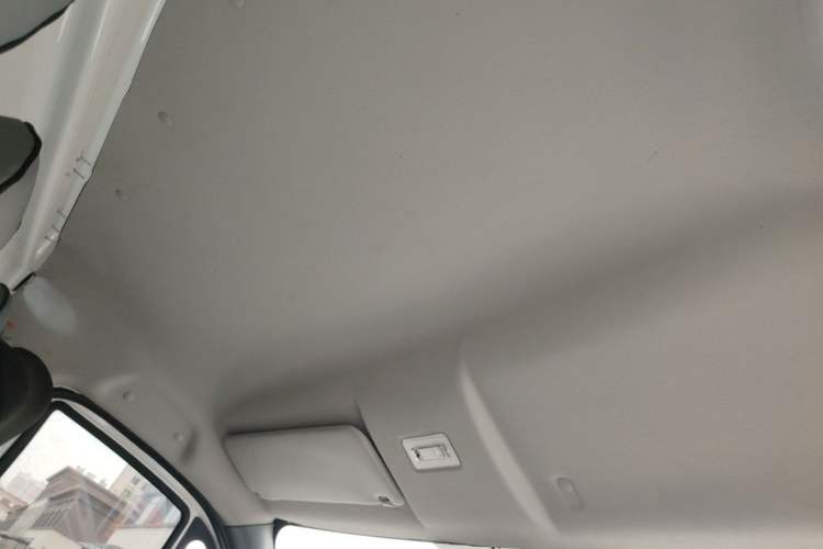 Used Foton Toano 2023 2.5T Manual Jixiang Van Extended Wheelbase Mid-Roof Design with Rear Dual Tires 3-Seater Headliner