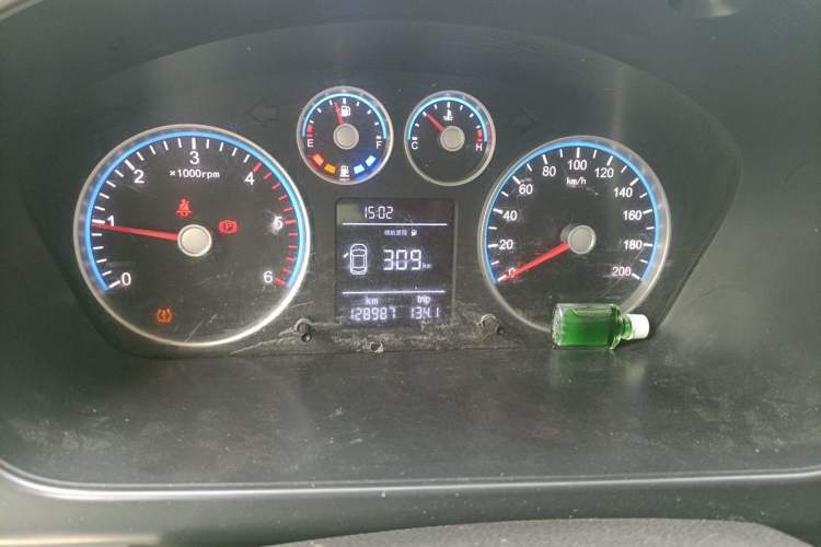 Used Foton Toano 2023 Cummins 2.8T Manual Jixiang Van Extended Wheelbase Mid-Roof Design Rear Dual Tires 3-Seater Configuration Instrument Cluster
