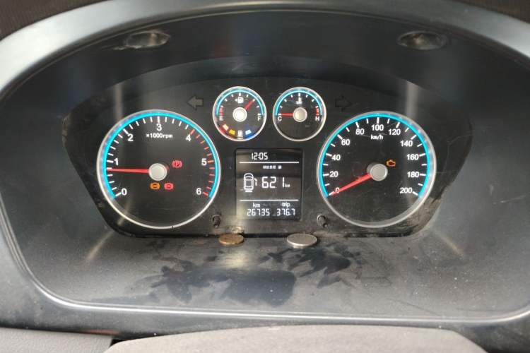 Used Foton Toano 2023 2.5T Manual Jixiang Van Extended Wheelbase Mid-Roof Design with Rear Dual Tires 3-Seater Instrument Cluster