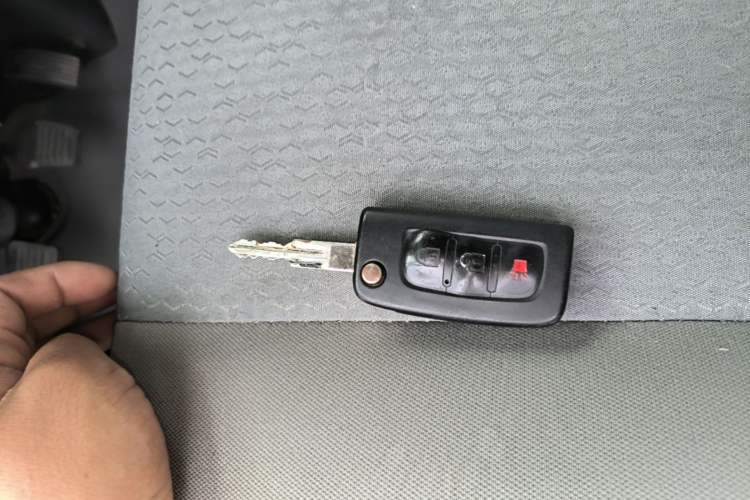 Used Foton Toano 2023 Joy Elephant Multi-Function 2.0T Manual Long-Wheelbase Mid-Roof Model with Single Rear Tire Available in 5/6/7/9-Seater Configurations Interior 1