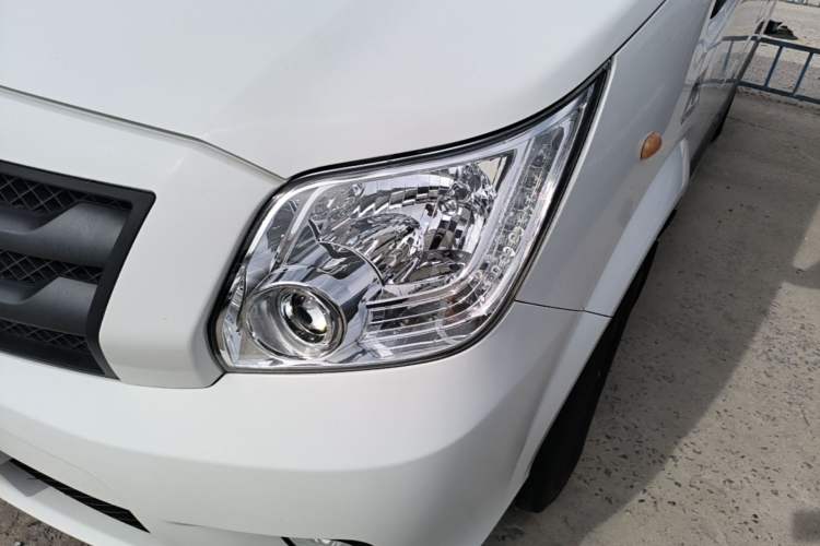 Used Foton Toano 2023 Joy Elephant Multi-Function 2.0T Manual Long-Wheelbase Mid-Roof Model with Single Rear Tire Available in 5/6/7/9-Seater Configurations Left Front Headlight