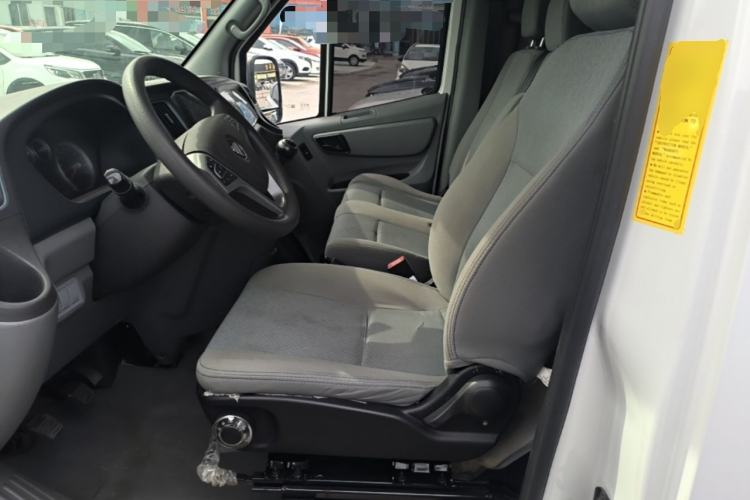 Used Foton Toano 2023 Joy Elephant Multi-Function 2.0T Manual Long-Wheelbase Mid-Roof Model with Single Rear Tire Available in 5/6/7/9-Seater Configurations Left Front Seat