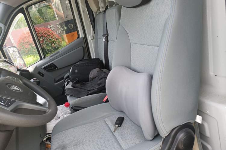 Used Foton Toano 2023 Cummins 2.8T Manual Jixiang Van Extended Wheelbase Mid-Roof Design Rear Dual Tires 3-Seater Configuration Left Front Seat